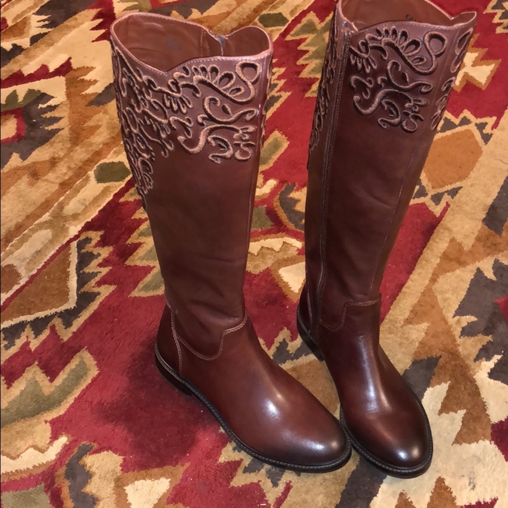 Gianni Bini Embroidered leather boots